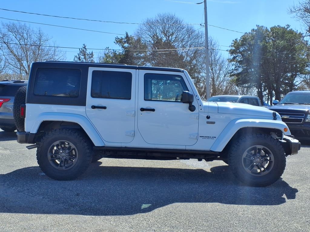 2017 Jeep Wrangler Unlimited Sahara photo 4
