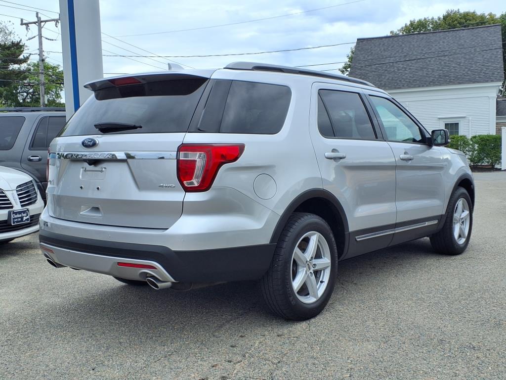 2016 Ford Explorer XLT photo 4