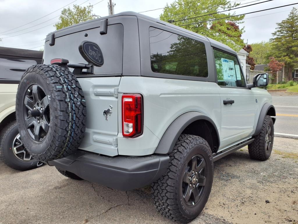2024 Ford Bronco Black Diamond photo 3