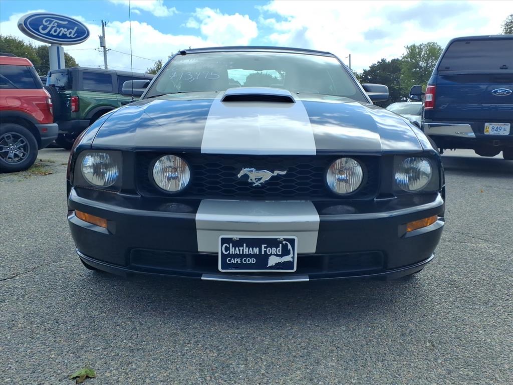 2007 Ford Mustang Convertible photo 2