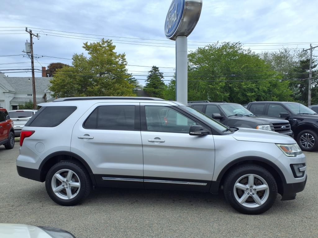 2016 Ford Explorer XLT photo 3