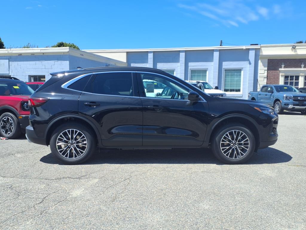 2025 Ford Escape Plug-In Hybrid photo 4