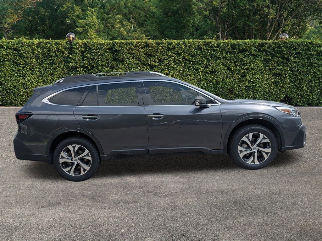 2022 Subaru Outback Touring photo 3
