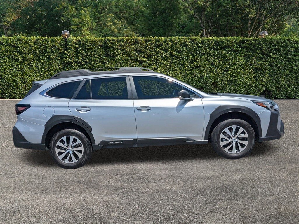 2025 Subaru Outback 2.5i photo 3