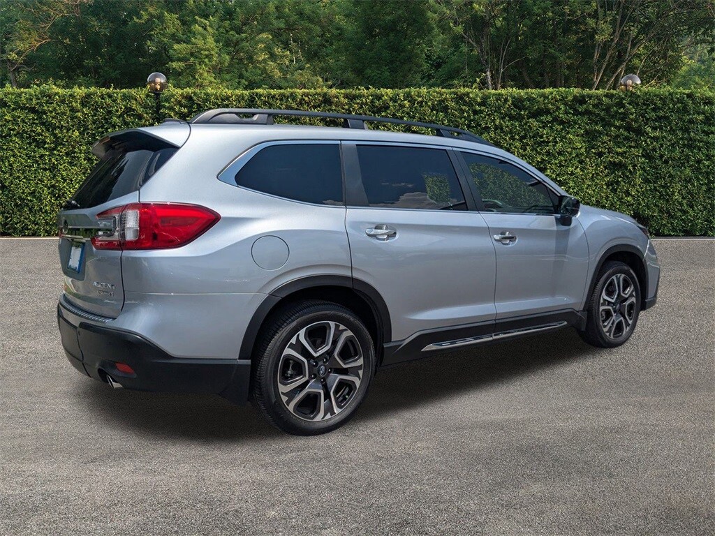 2024 Subaru Ascent Touring photo 3