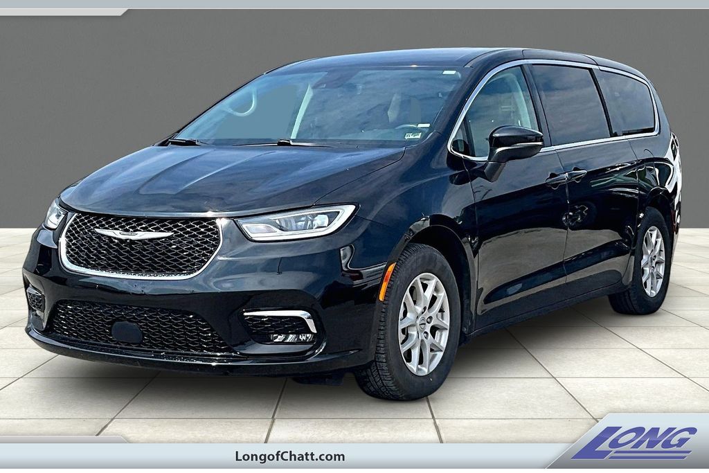 Used 2023 Chrysler Pacifica Touring L