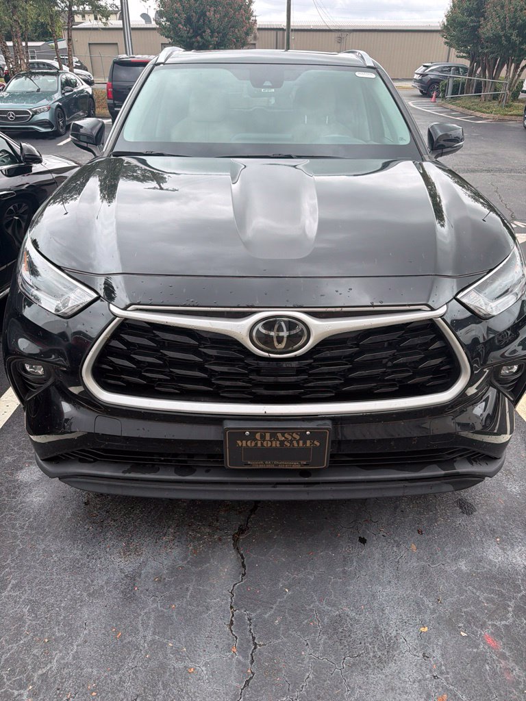 Used 2021 Toyota Highlander XLE SUV