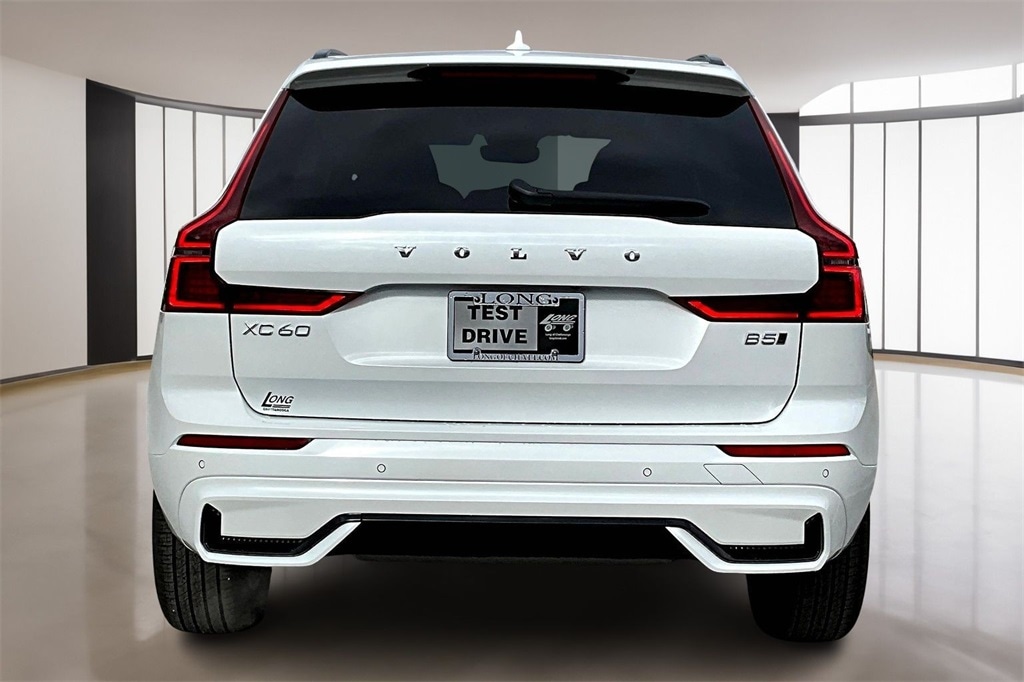 New 2026 Volvo XC60 B5 Core SUV