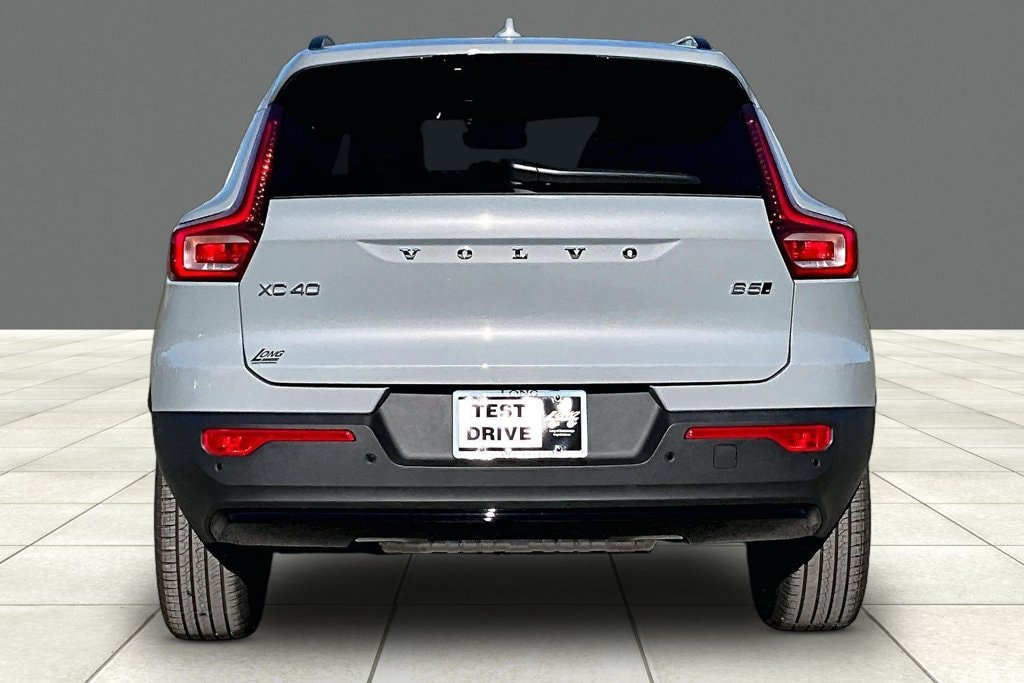 New 2026 Volvo XC40 B5 Ultra SUV