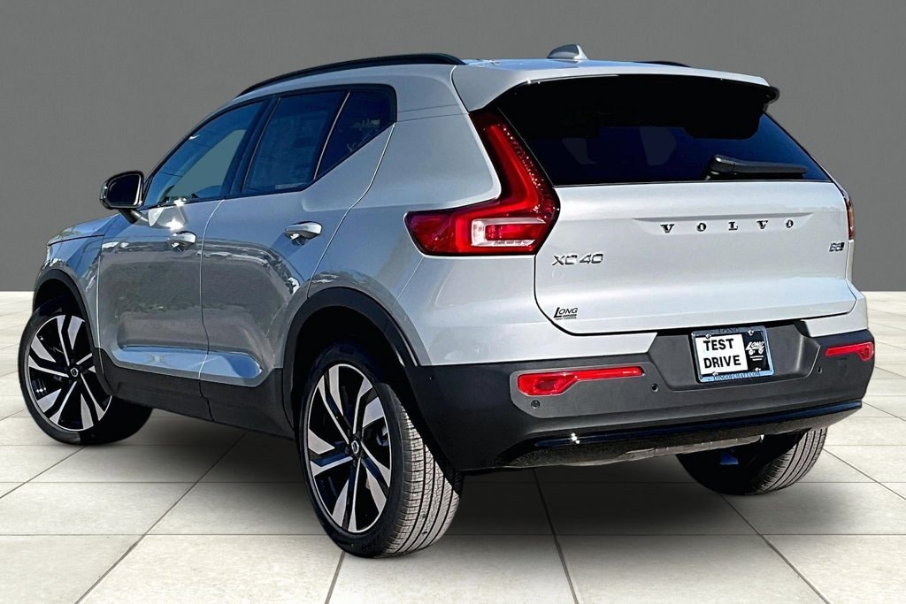 New 2026 Volvo XC40 B5 Ultra SUV