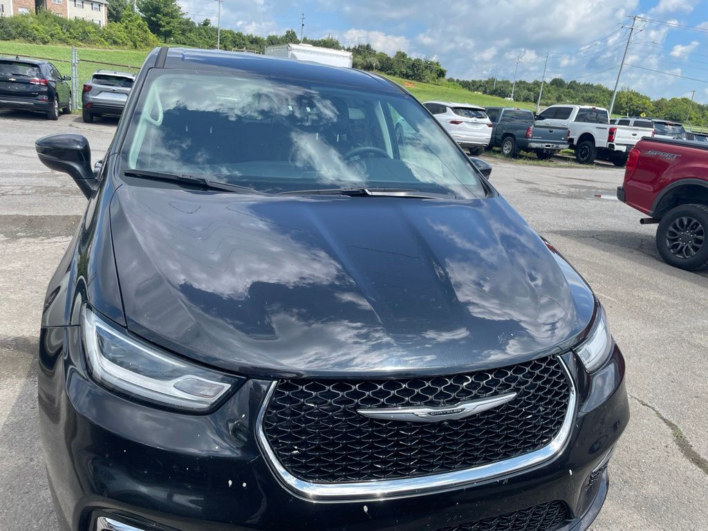 Used 2023 Chrysler Pacifica Touring L