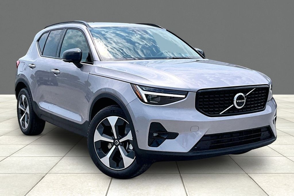 New 2026 Volvo XC40 B5 Plus SUV