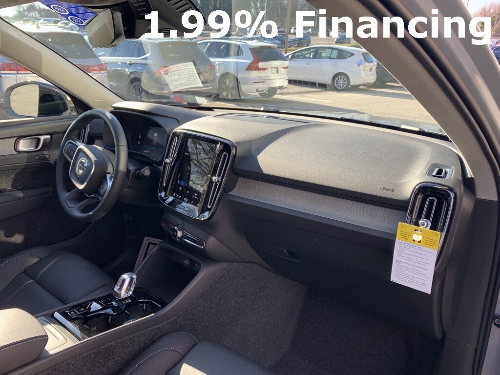 2025 Volvo XC40 Plus - Photo 17