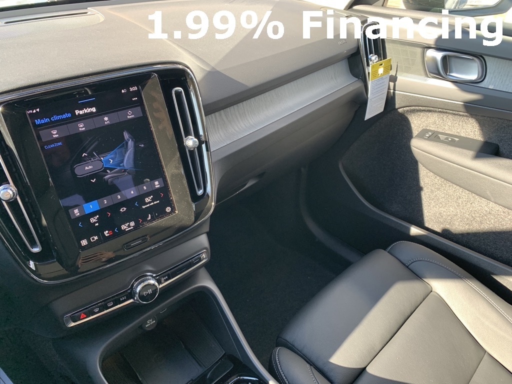 2025 Volvo XC40 Plus - Photo 19