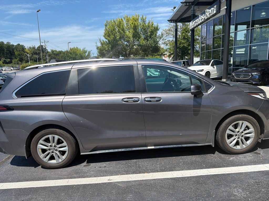 Used 2022 Toyota Sienna Limited Minivan/Van