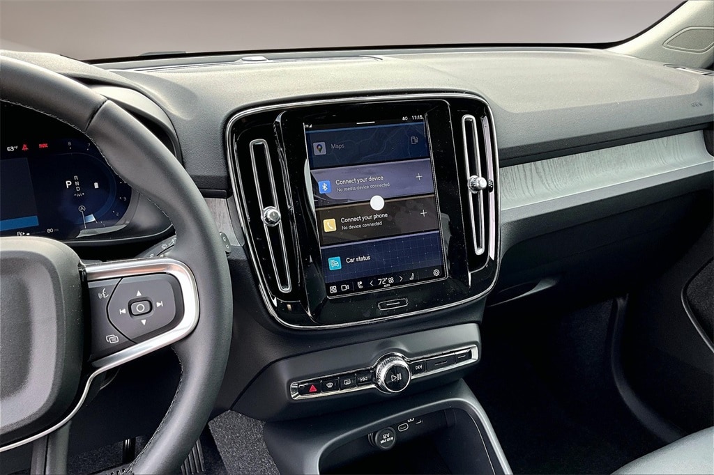 2025 Volvo XC40 Plus - Photo 6