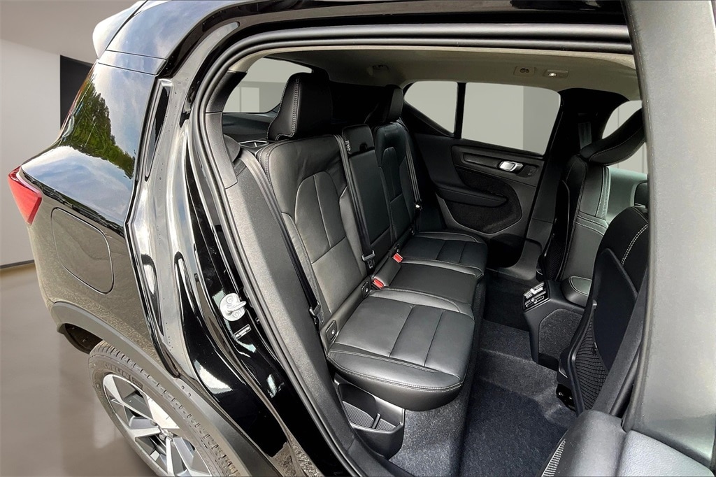 2025 Volvo XC40 Plus - Photo 9