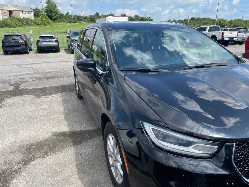 Used 2023 Chrysler Pacifica Touring L Minivan/Van