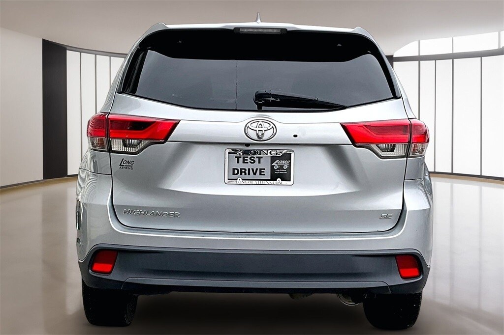 Used 2017 Toyota Highlander SE SUV