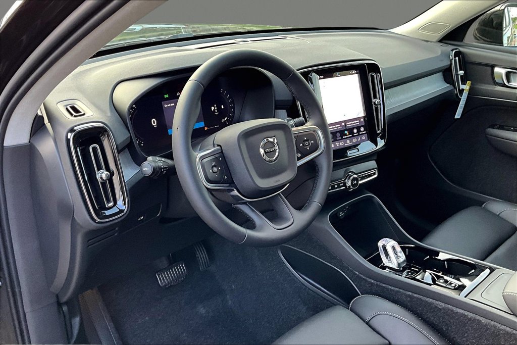 2026 Volvo XC40 Plus - Photo 7