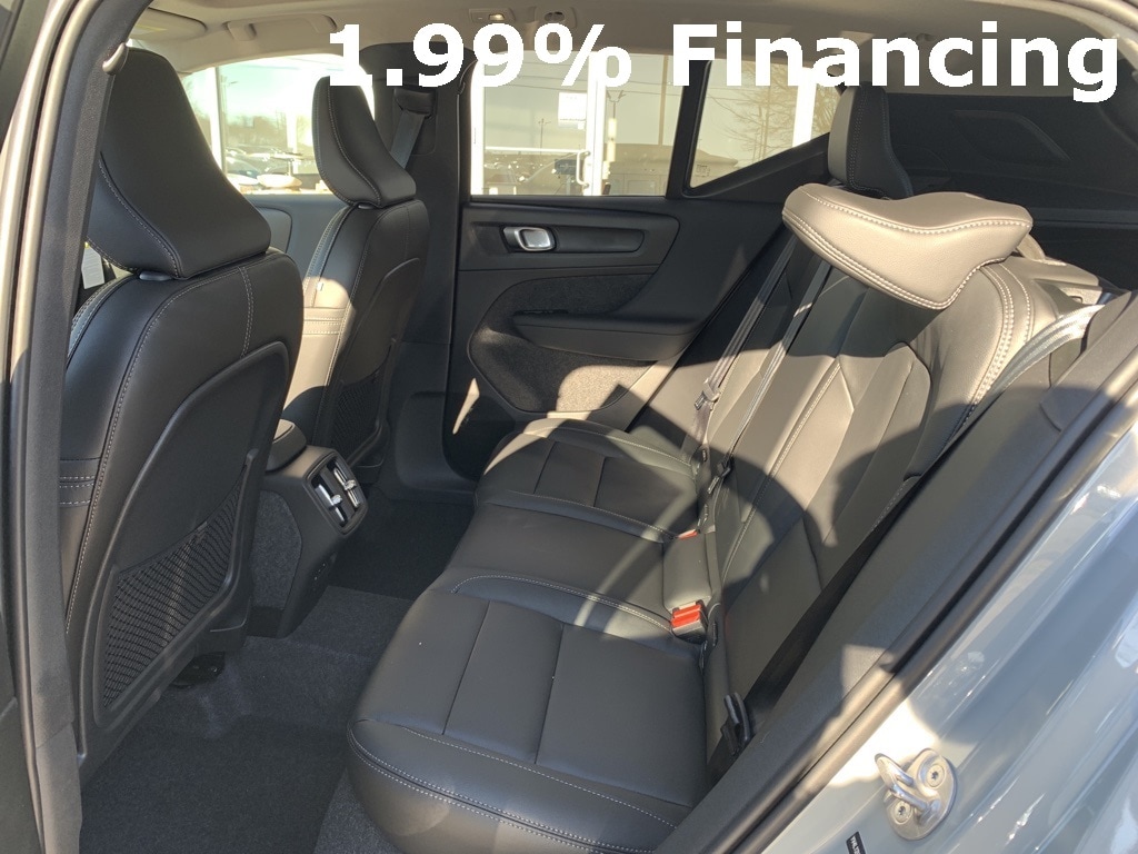 2025 Volvo XC40 Plus - Photo 12