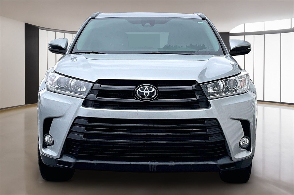 Used 2017 Toyota Highlander SE SUV