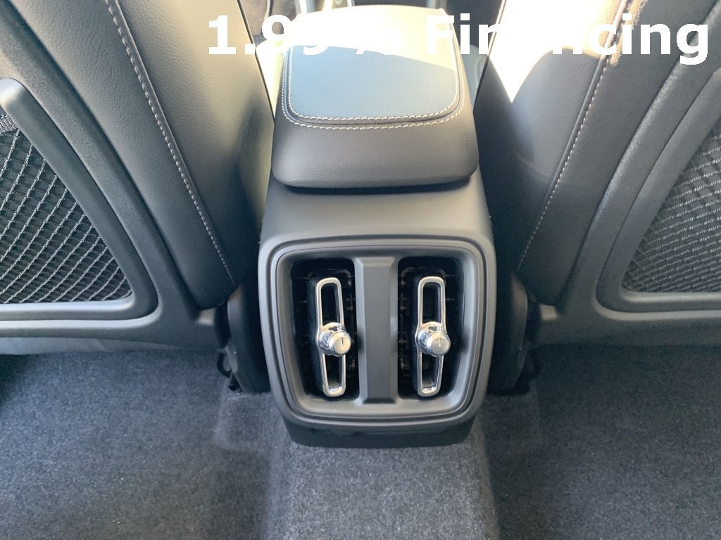 2025 Volvo XC40 Plus - Photo 13