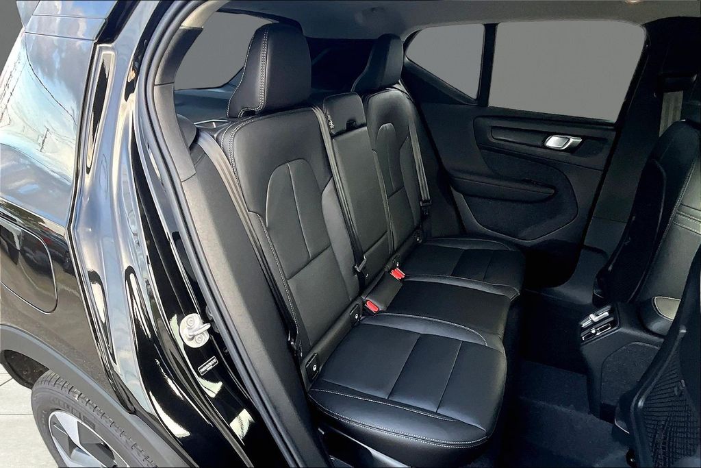 2026 Volvo XC40 Plus - Photo 10