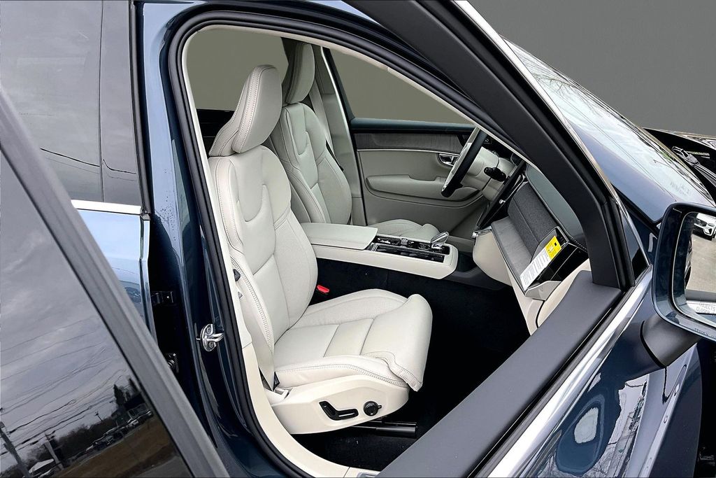 2026 Volvo XC90 Ultra - Photo 11