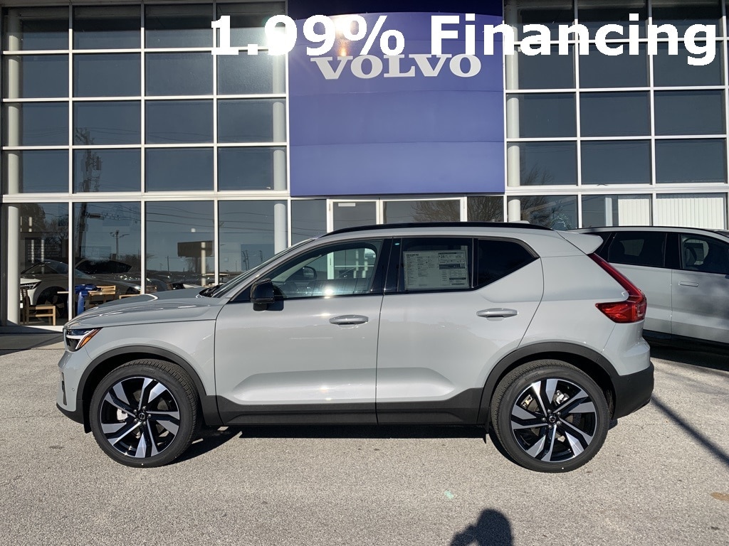 2025 Volvo XC40 Plus - Photo 9