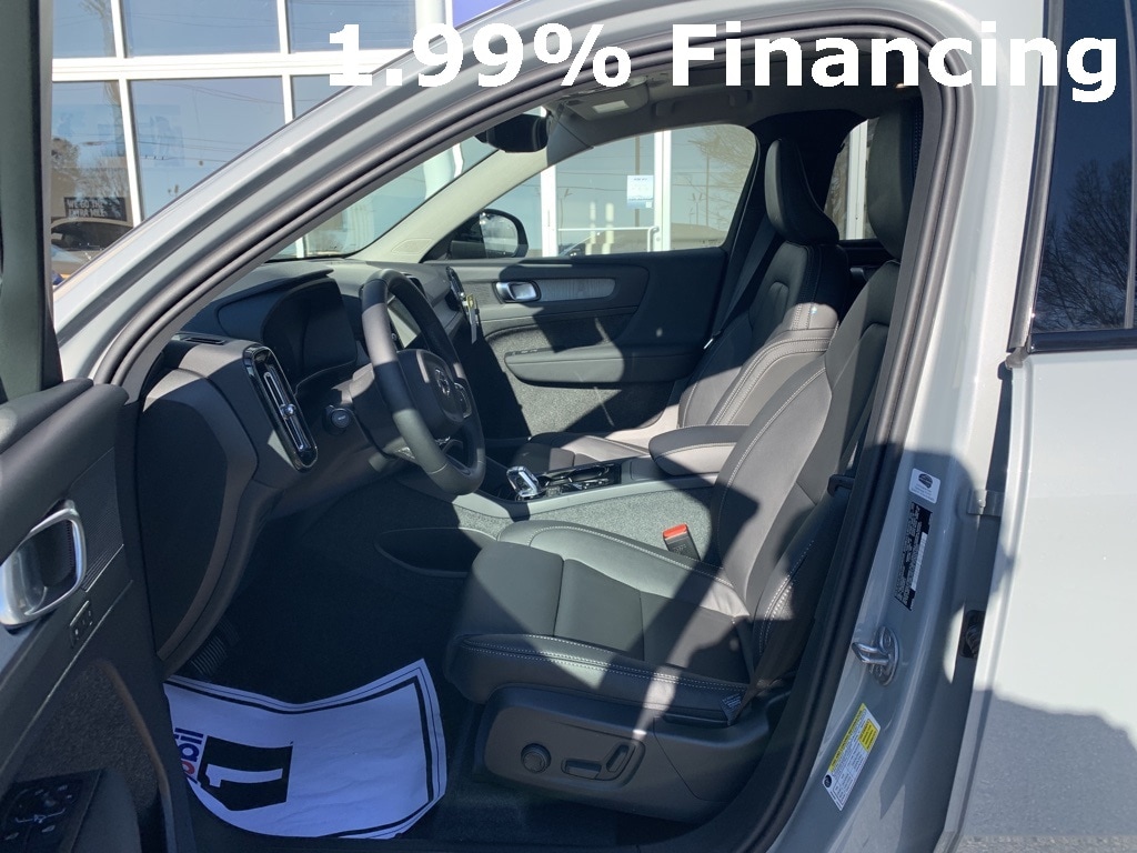 2025 Volvo XC40 Plus - Photo 11