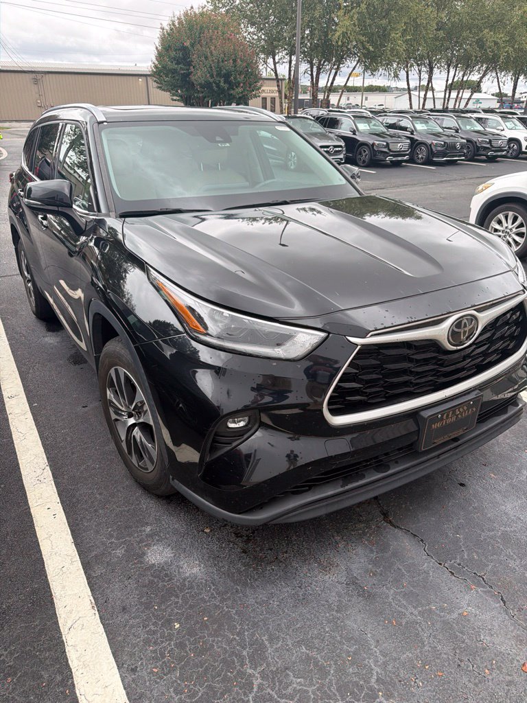 Used 2021 Toyota Highlander XLE SUV
