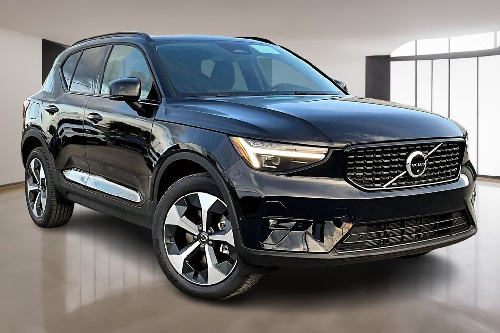 Used 2026 Volvo XC40 B4 Plus SUV