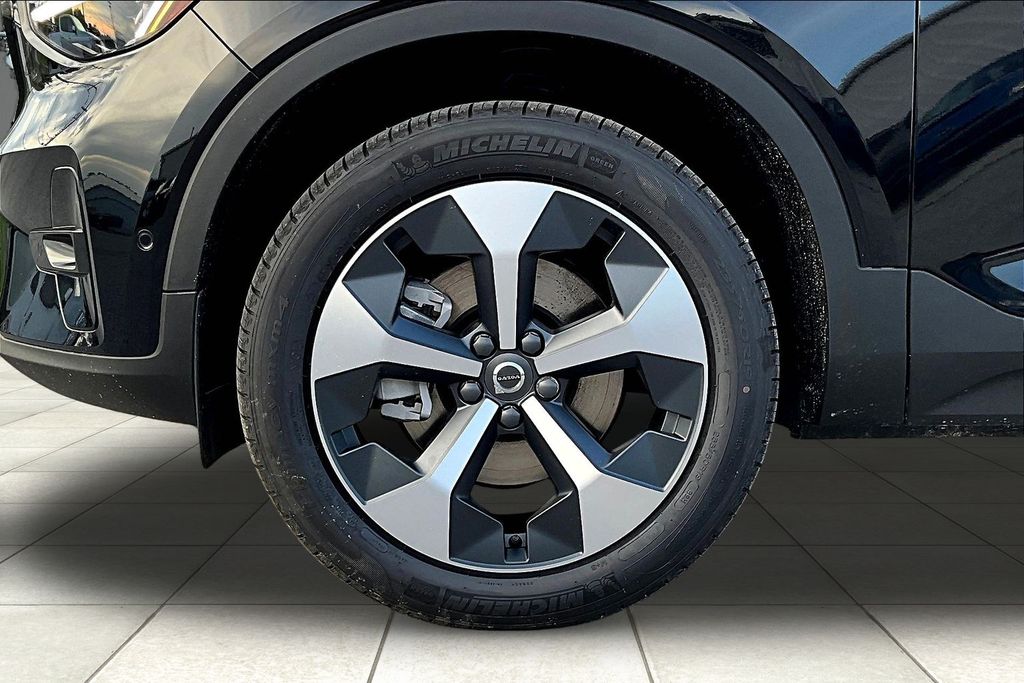 2026 Volvo XC40 Plus - Photo 13