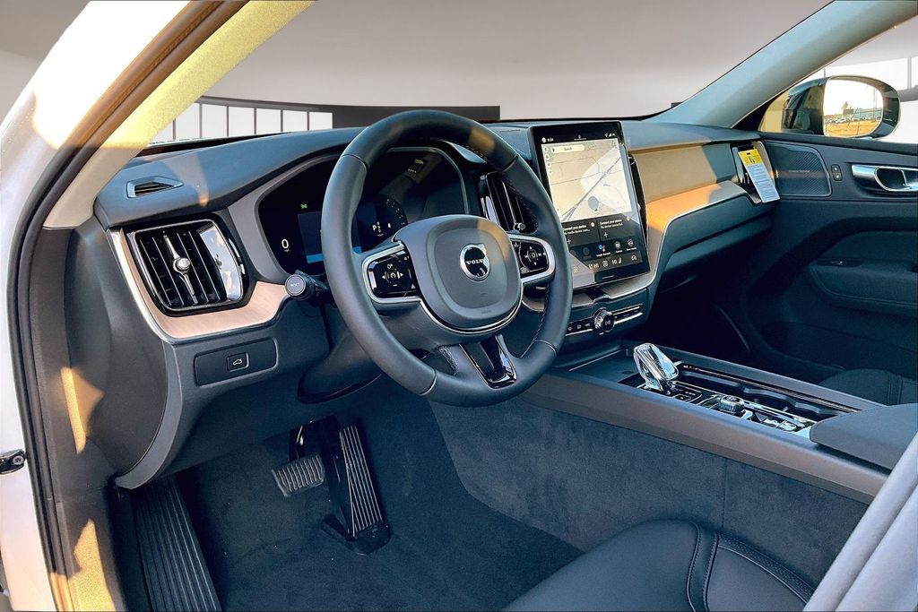 2026 Volvo XC60 Plus - Photo 7