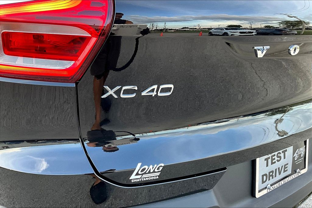 2026 Volvo XC40 Plus - Photo 9