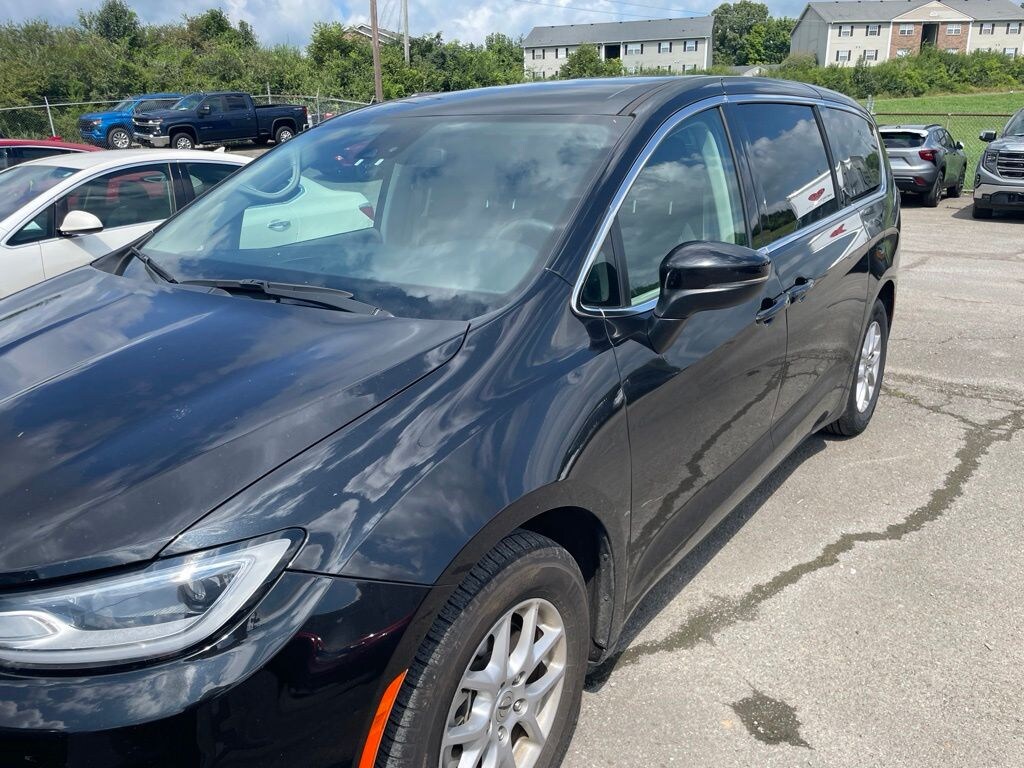 Used 2023 Chrysler Pacifica Touring L Minivan/Van