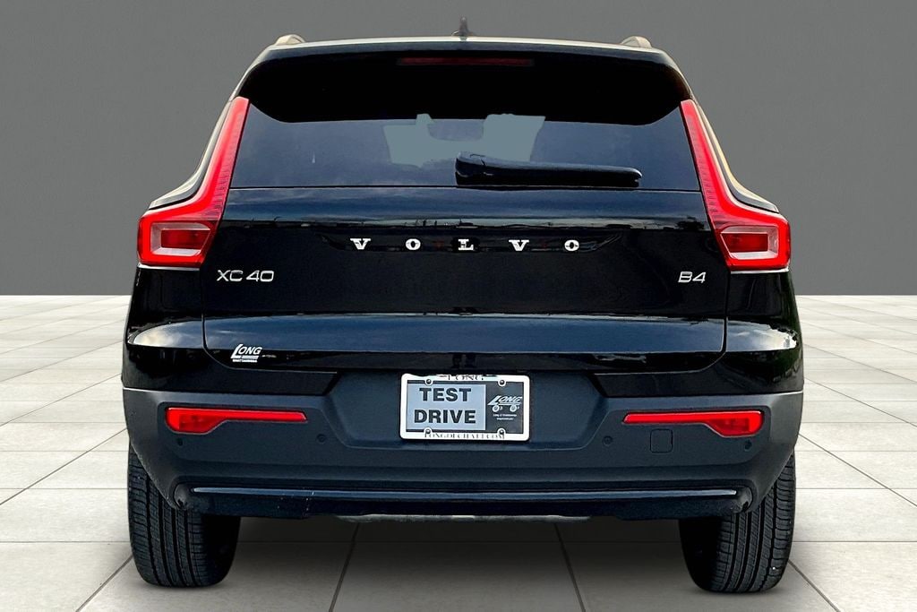 Used 2026 Volvo XC40 B4 Plus SUV