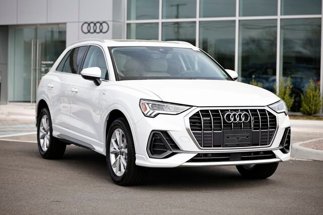 2025 Audi Q3 S line Premium Plus photo 2