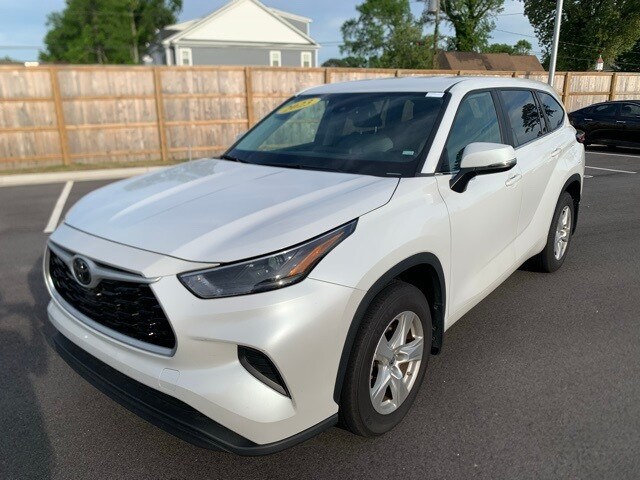 2023 Toyota Highlander L photo 3