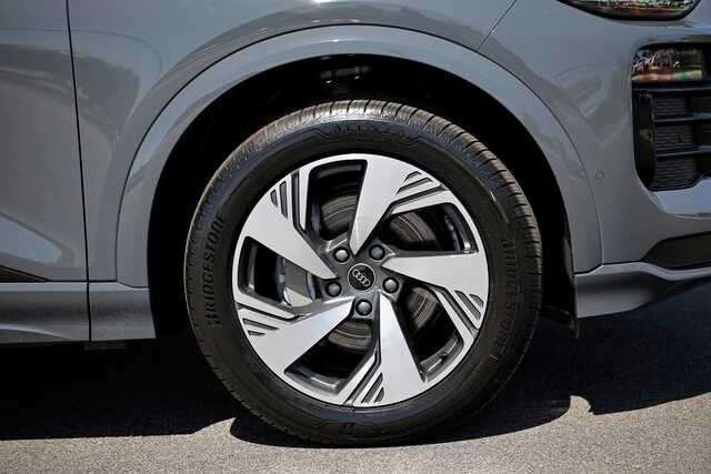 2025 Audi e-tron Premium Plus photo 3
