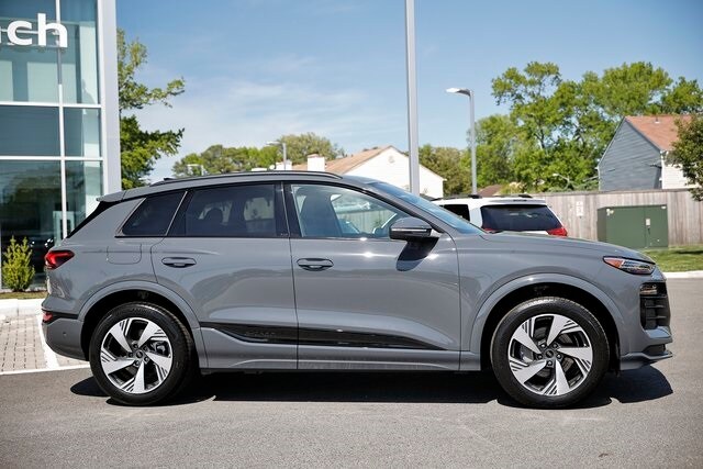 2025 Audi e-tron Premium Plus photo 2