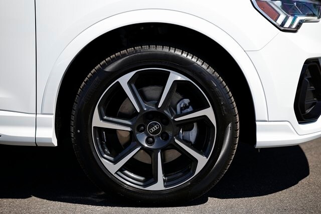 2025 Audi Q3 S line Premium Plus photo 4