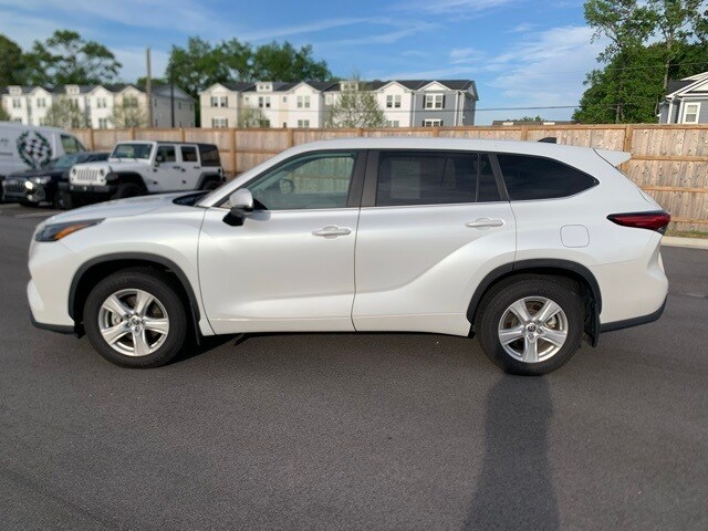 2023 Toyota Highlander L photo 2