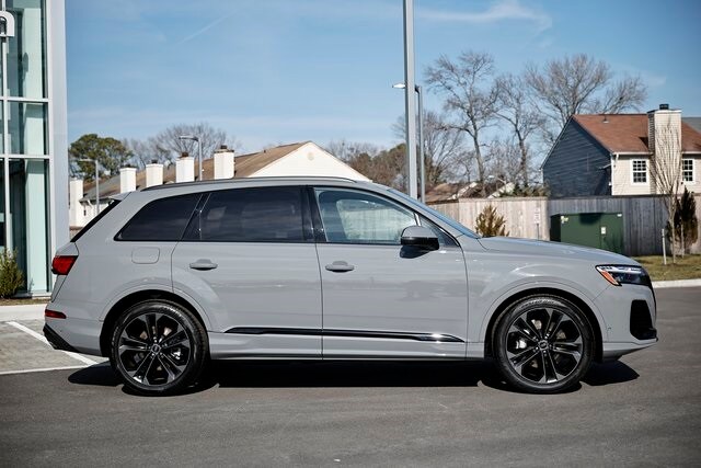 2025 Audi Q7 55 Prestige photo 3