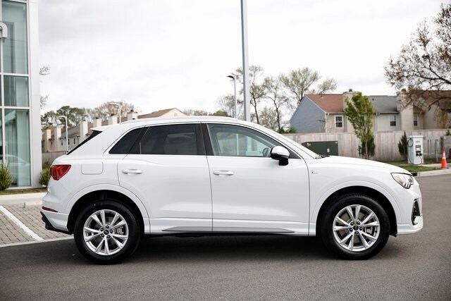 2025 Audi Q3 S line Premium Plus photo 3