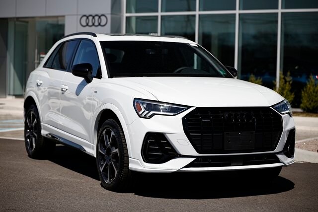 2025 Audi Q3 S line Premium Plus photo 2