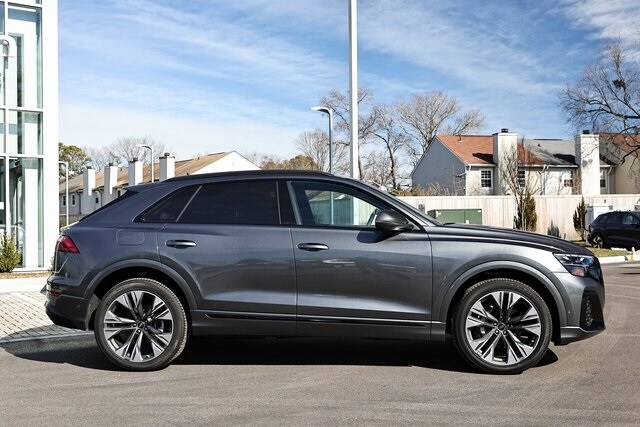 2025 Audi Q8 55 Premium Plus photo 3