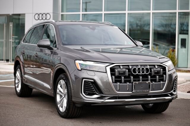 2025 Audi Q7 45 Premium photo 2