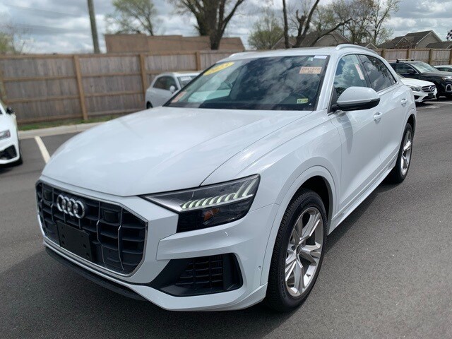2023 Audi Q8 55 Premium Plus photo 3